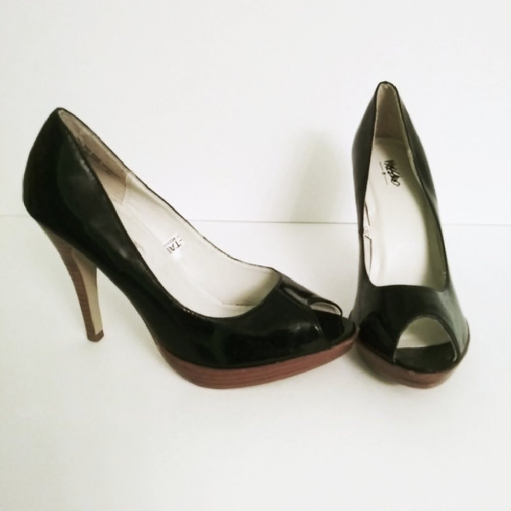 Sale- black peep toe heel with buckle detail